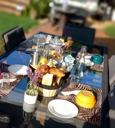 Les Epinettes Couette-café Crevecoeur-le-Grand