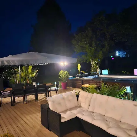 Les Epinettes D'hotes 住宿加早餐酒店 *