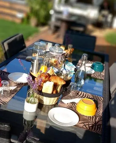 Les Epinettes Couette-café Crevecoeur-le-Grand